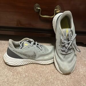 Grey Nikes size 8.5 men’s 10 women’s